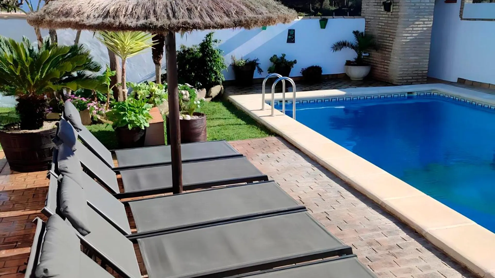 Chalet Grande Con Piscina Para Parejas Y Familias Conil De La Frontera Spain