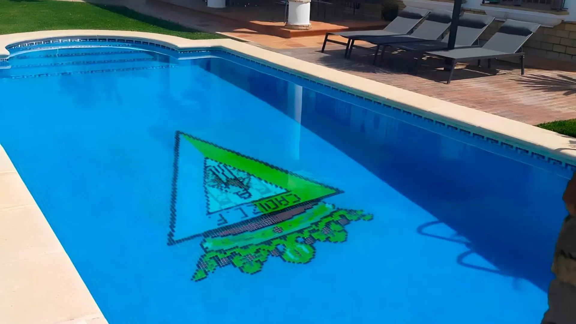 Chalet Grande Con Piscina Para Parejas Y Familias Conil De La Frontera Spain